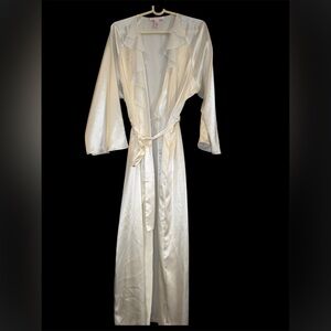 Oscar de la Renta Ivory Satin Long Ruffle-Trim Robe